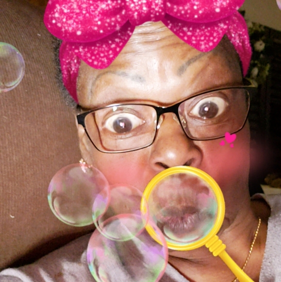 Meet your Posher, Deborah - Picture 2 of 2